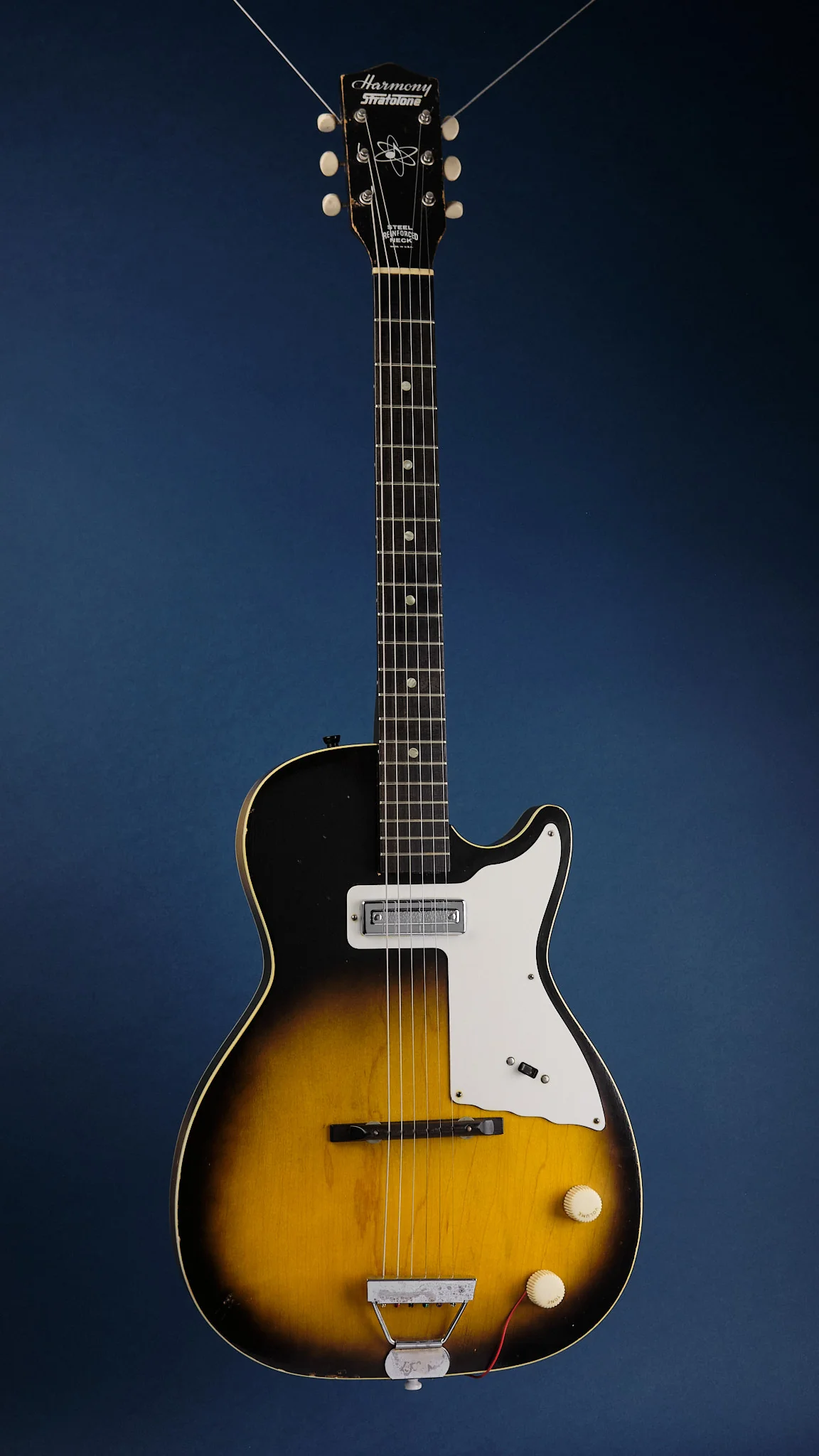 1960s Harmony H45 Stratotone Sunburst - Image 4