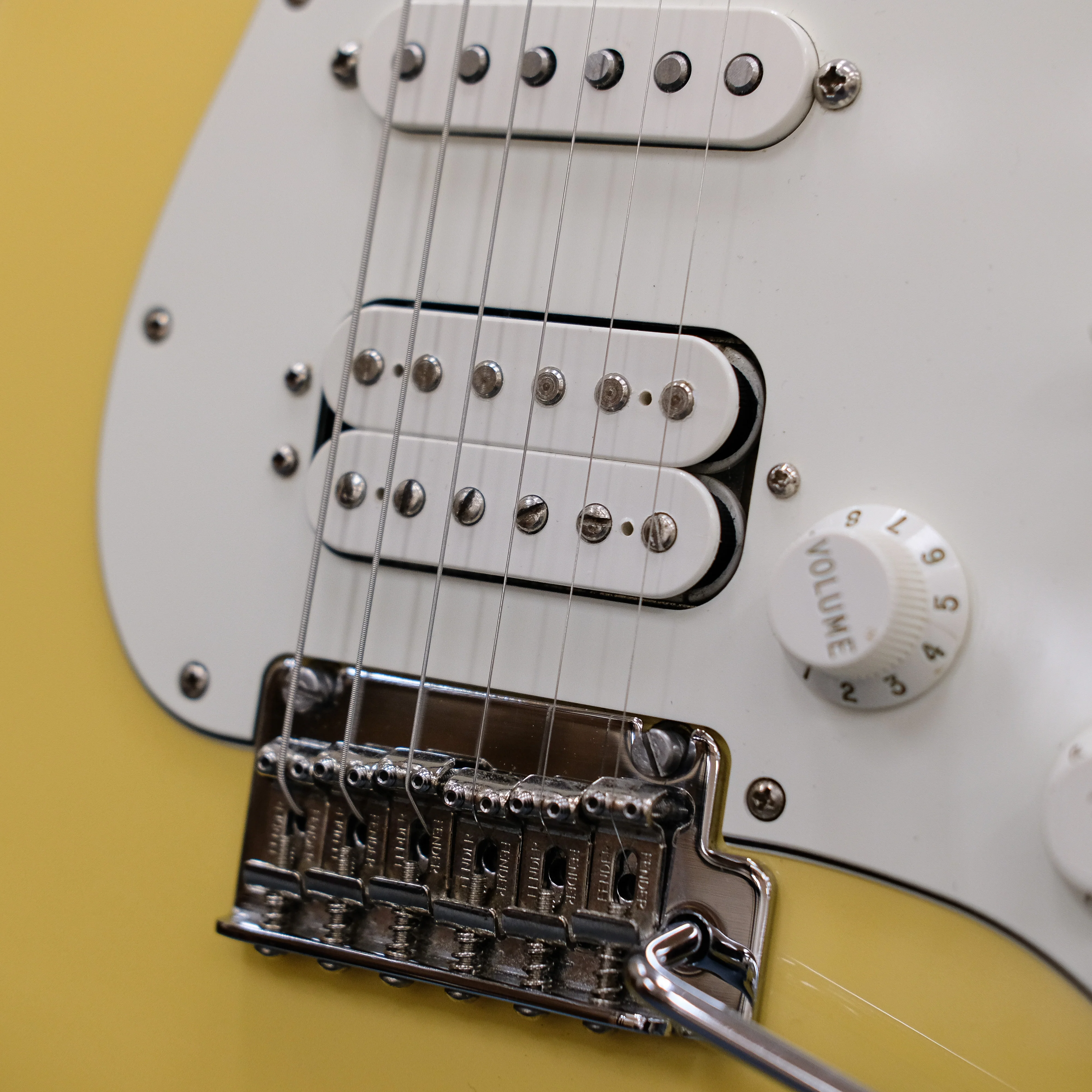 2019 Fender Player Stratocaster HSS Buttercream - Image 4
