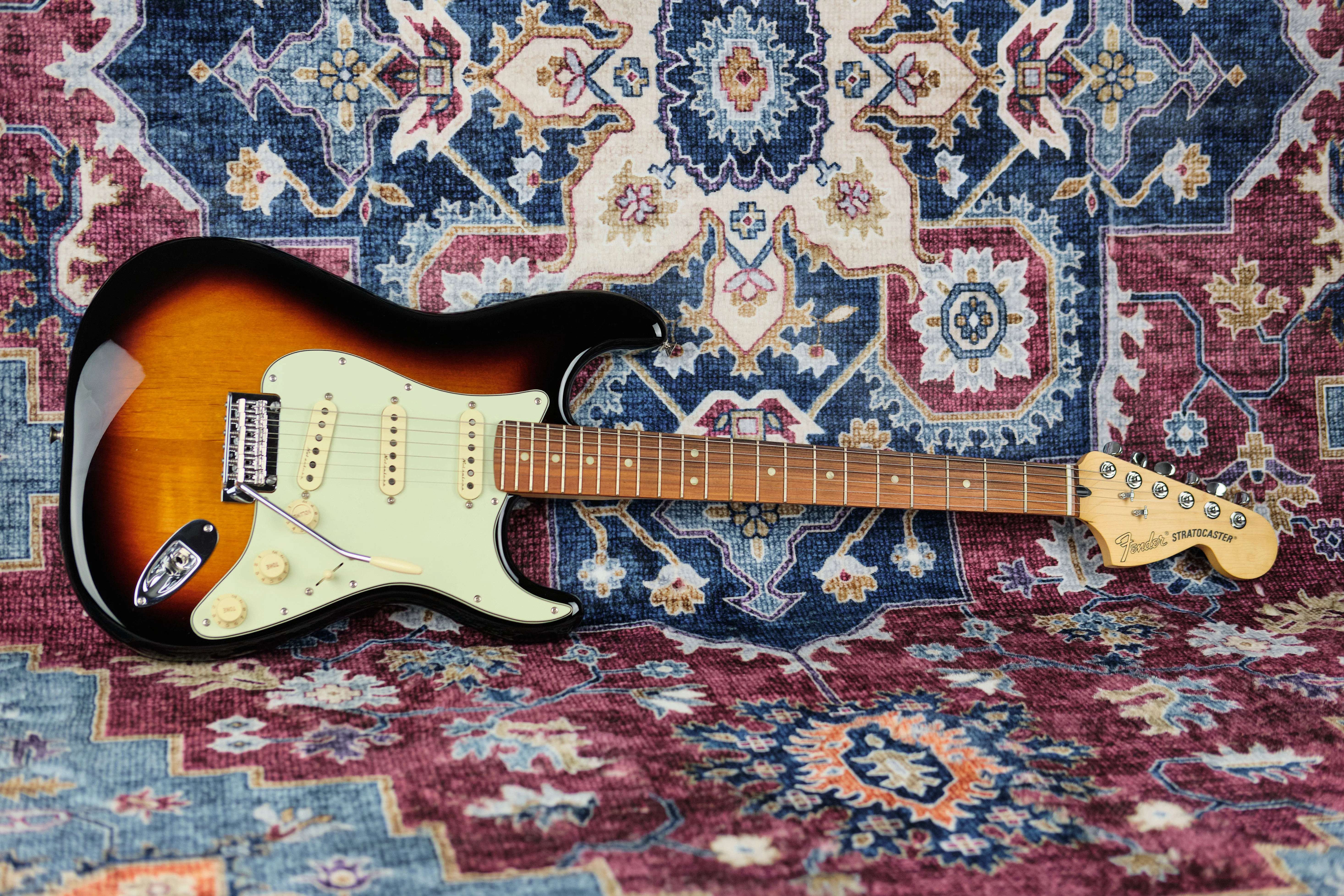 2021 Fender Deluxe Roadhouse Stratocaster Sunburst - Image 4
