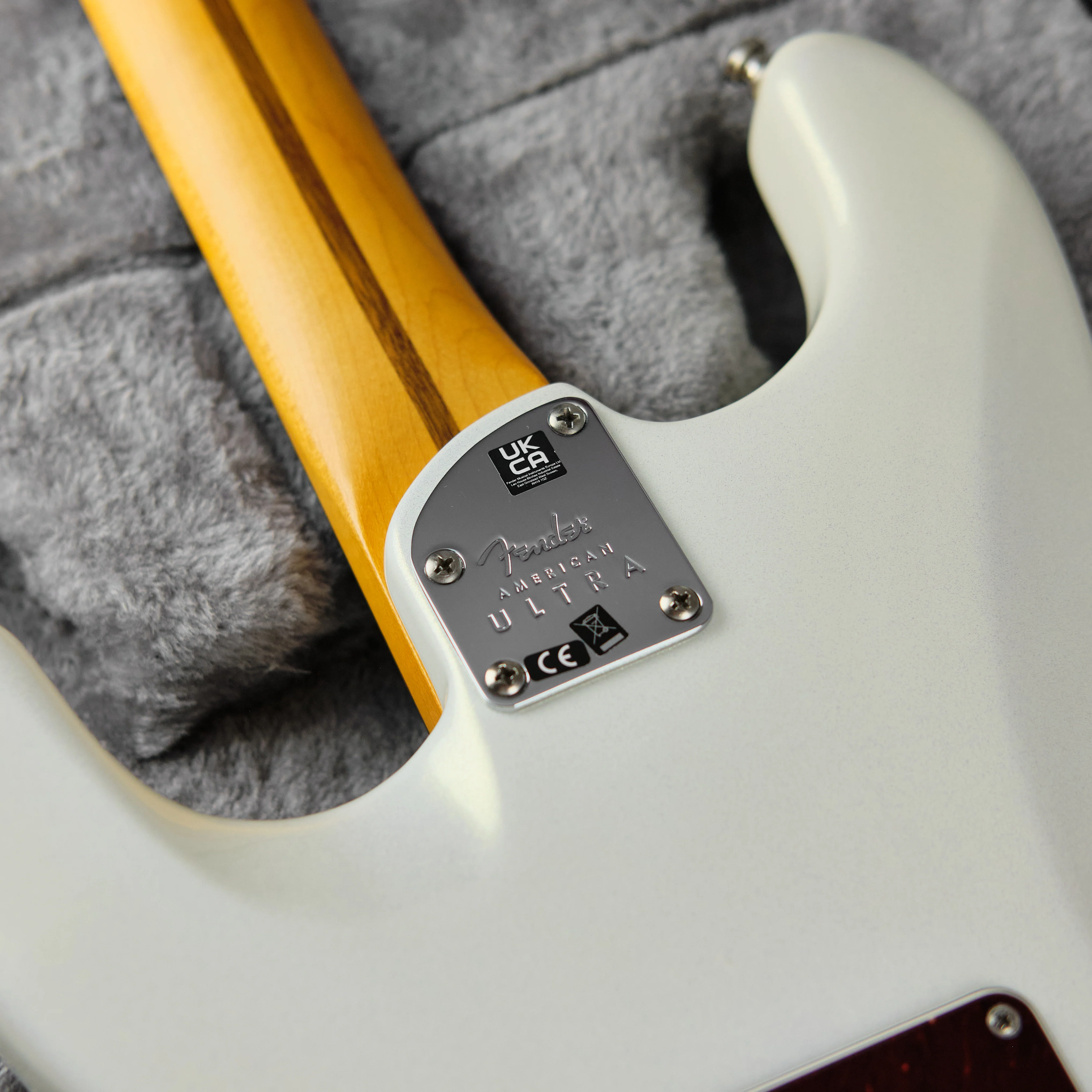 2022 Fender American Ultra Stratocaster Arctic Pearl - Image 7