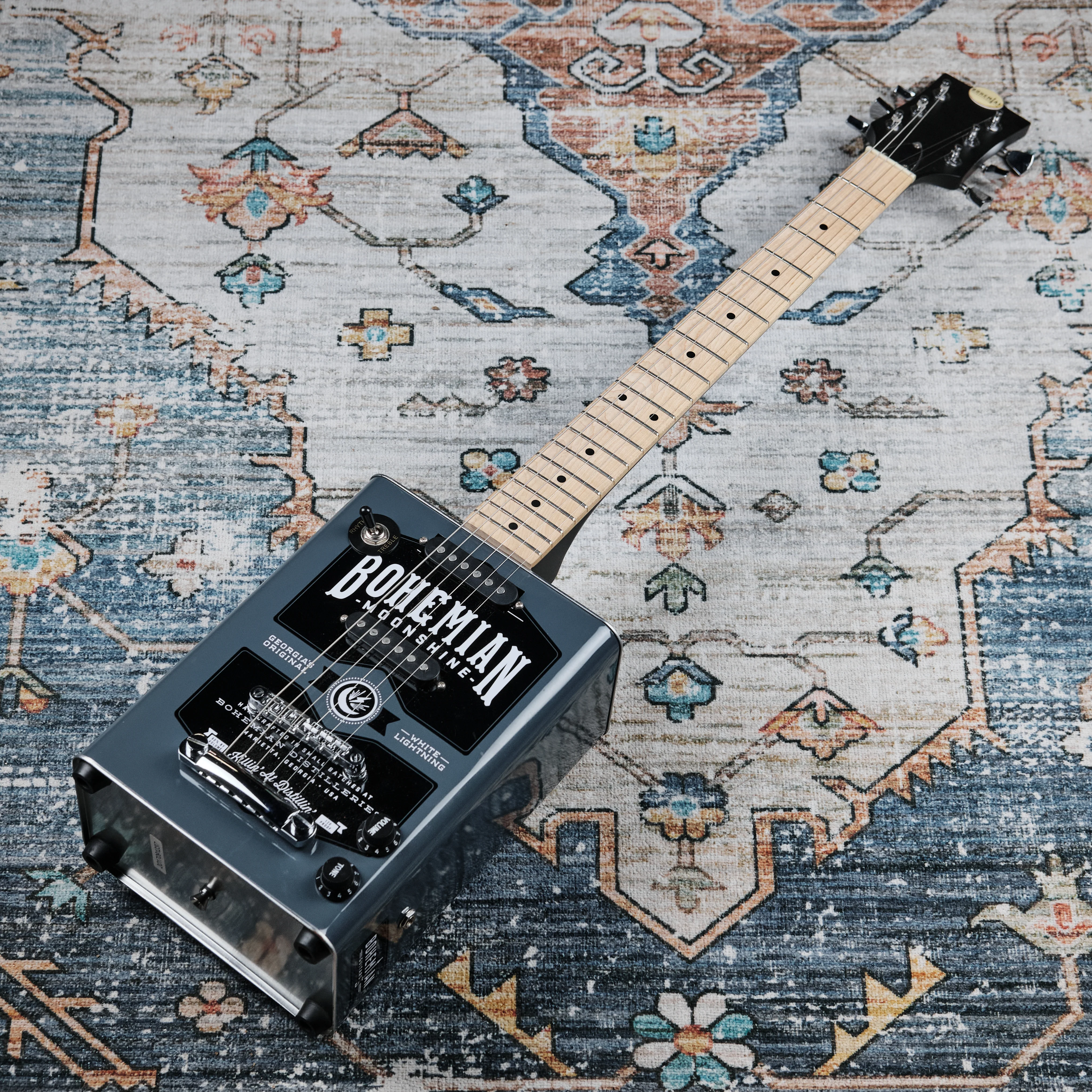 Bohemian Moonshine Oil Can Electric Guitar (Second-Hand) - Image 4