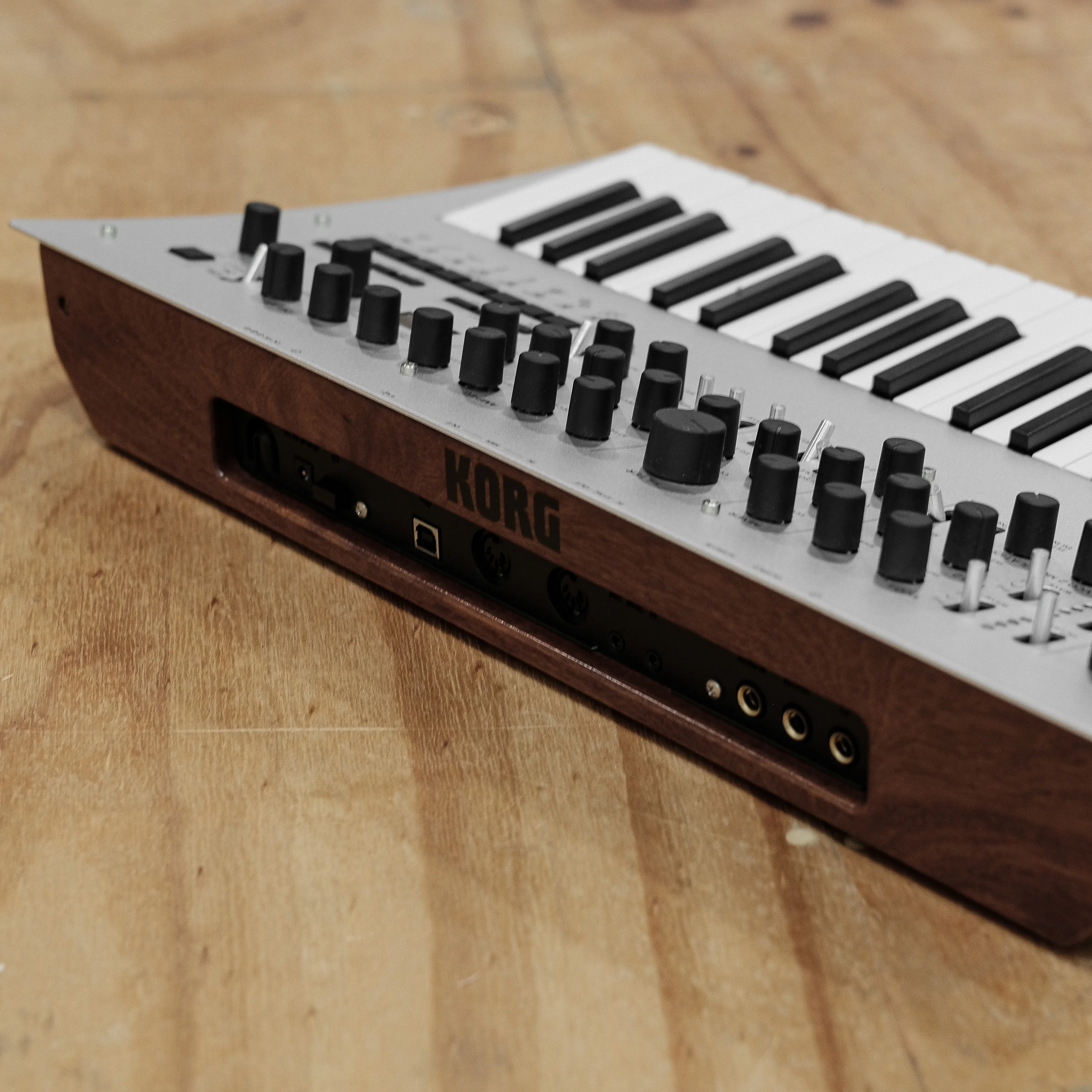 Korg Minilogue Synthesizer (Second-Hand) - Image 4